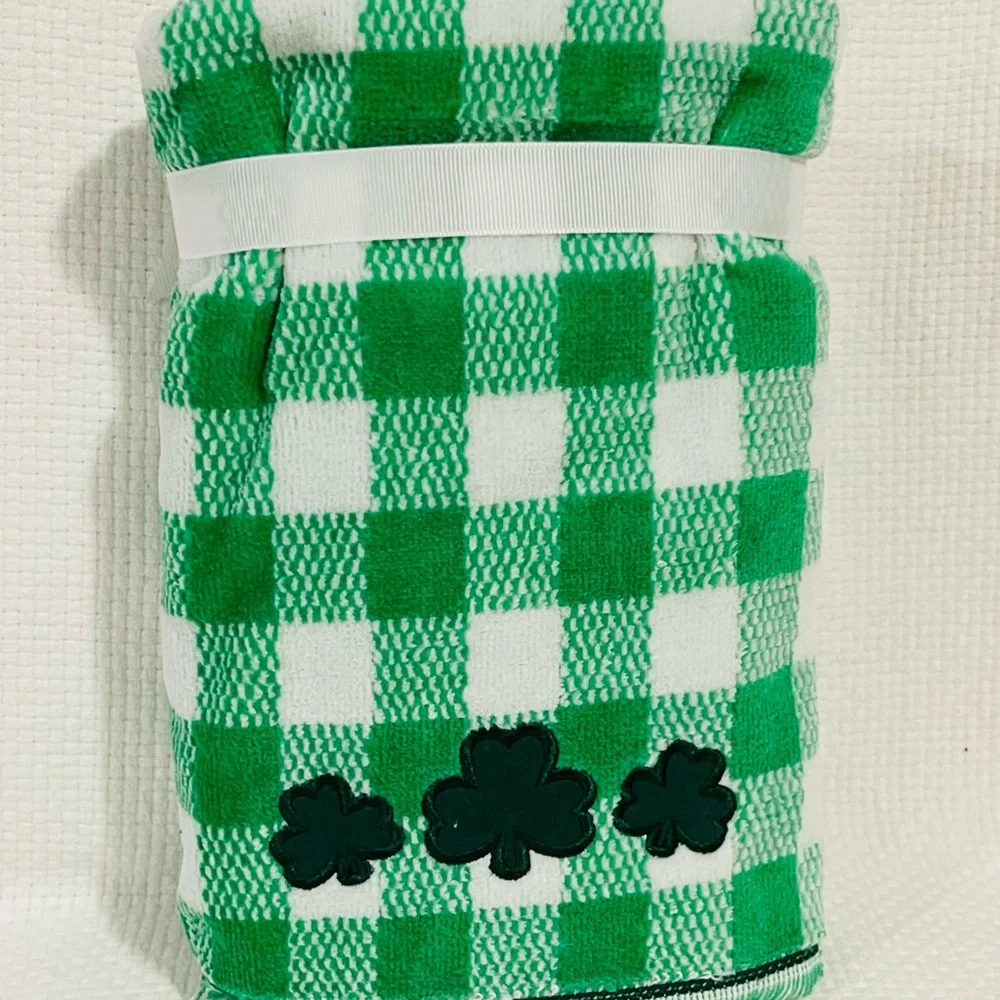 St Patrick’s Shamrock Hand Towles
